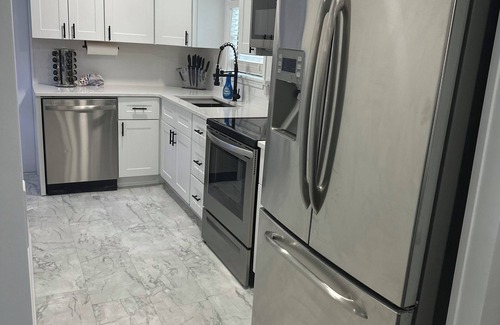 Industrial House | Modern smart space . One bedroom newly renovated one bedroom one shower elite