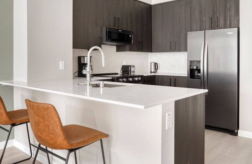 South San Francisco Apartment | Modern South San Francisco 1BR w/ Gym & W/D, nr restaurants, by Blueground