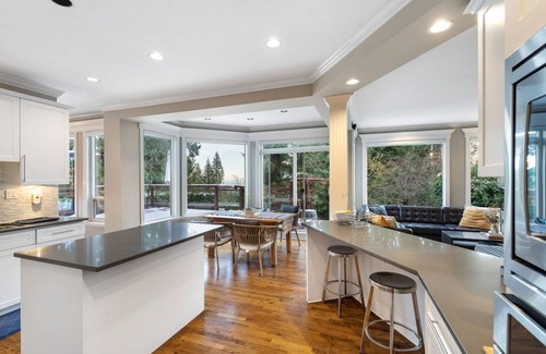 Lynn Valley House | Modern Spacious Retreat