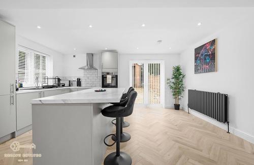 Clayton House | Modern & Spacious 3Bedroom property, 0.7 miles from Ethiad stadium & Co-Op Live