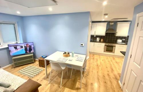 Colchester Apartment | Modern Spacious Annex -Ground Floor