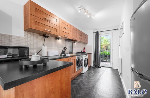 Manchester Apartment | Modern spacious Apartment 1min walk to Manchester city stadium & coop live arena