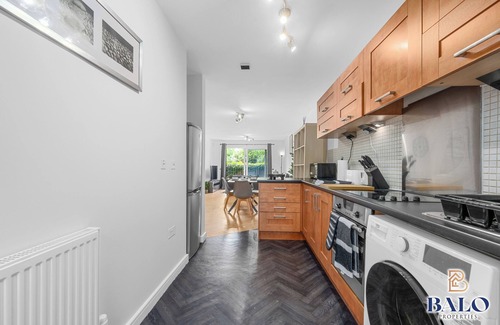 Manchester Apartment | Modern spacious Apartment 1min walk to Manchester city stadium & coop live arena