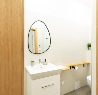 Zizkov Apartment | Modern & spacious apartment near the old town