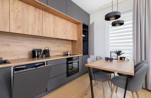 Pradnik Bialy Apartment | Modern & Spacious Apartment with Air Conditioning & Parking by Renters Prestige