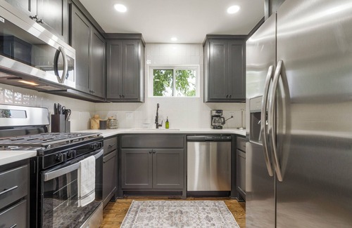 Tulsa House | Modern Spacious Gem-2mi to Expo Center, Sleeps 11, 2 bedrooms w/private bath