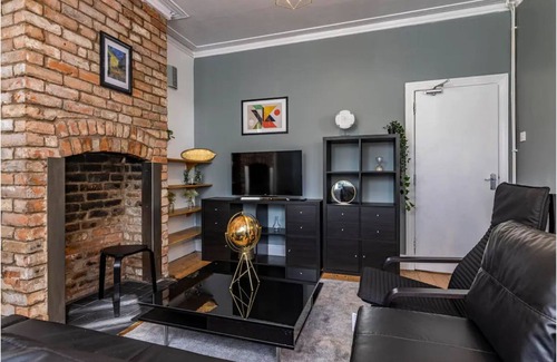 Forest Fields House | Modern, Spacious Home Near Nottingham City Centre