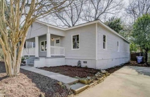 Washington Park House | Modern Spacious Home Near Mercedes Benz Stadium!