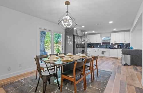 East MLK House | Modern Spacious min to Downtown/Domain *King Bed*