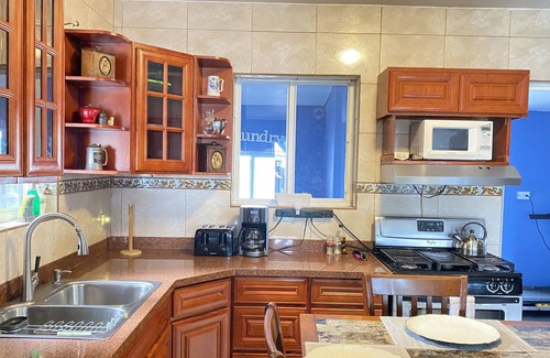 Tanki Leendert House | Modern Spanish home -10min drive from the beach