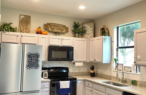 Fedhaven House | Modern Stay 2BR Townhouse nNear Legoland, Disney/Universal & Bok Tower