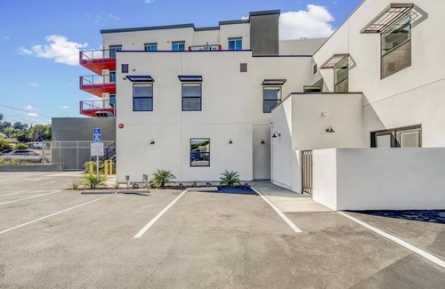 Vista Apartment | Modern Stay | Legoland, Beaches & Coastal Eats!