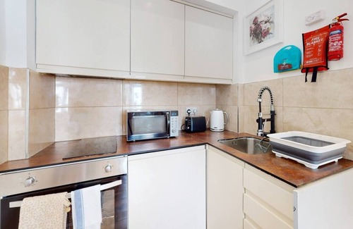 Friern Barnet Apartment | Modern Studio 1 Bed Flat Near Alexandra Palace