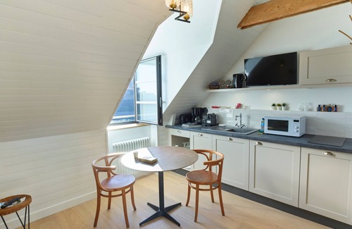 Sauzon Apartment | Modern studio in Sauzon with WIFI and port view