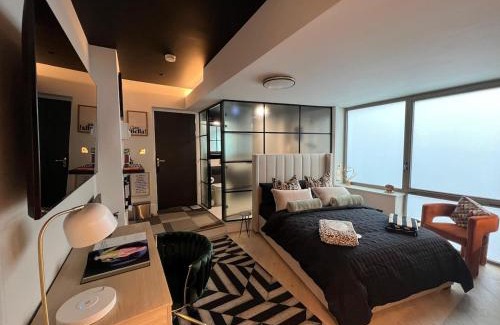 Totteridge Apartment | Modern Studio Living, 300m from Totteridge & Whetstone Station