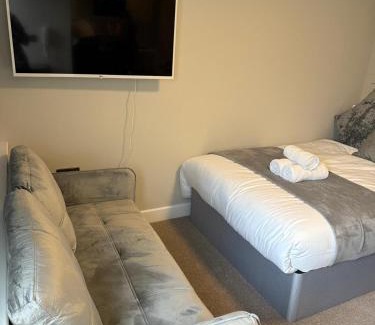 Thornton Heath Apartment | Modern Studio London Near Hospital