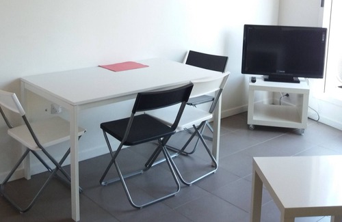 La Madeleine Apartment | modern studio with south-facing terrace, WiFi, 700 m to the beach, all shops