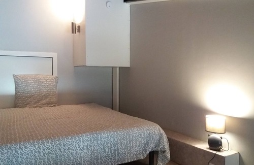 La Madeleine Apartment | modern studio with south-facing terrace, WiFi, 700 m to the beach, all shops