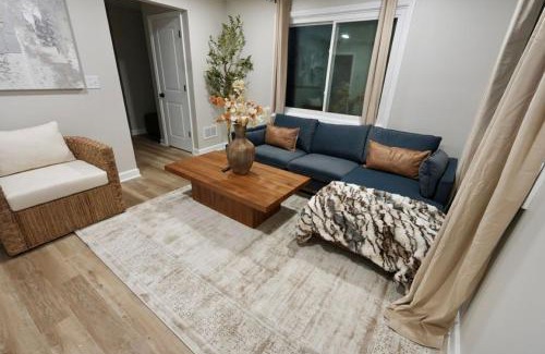 Homewood House | Modern Stylish Comfort Near Casino and Hwy