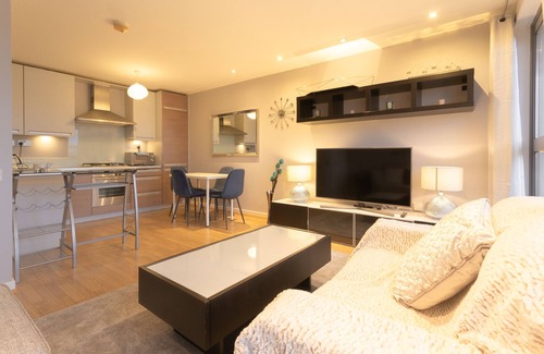 Livesey Apartment | Modern Stylish Close to London Bridge