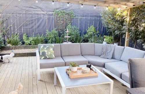 Greenlane - Ellerslie House | Modern three bed two and a half bath with in and outdoor flow plus study