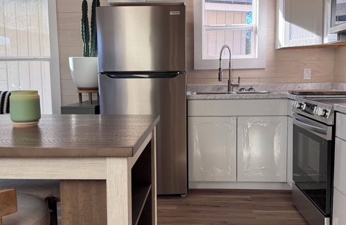 West San Antonio House | Modern Tiny Barn - Urban Oasis in San Antonio