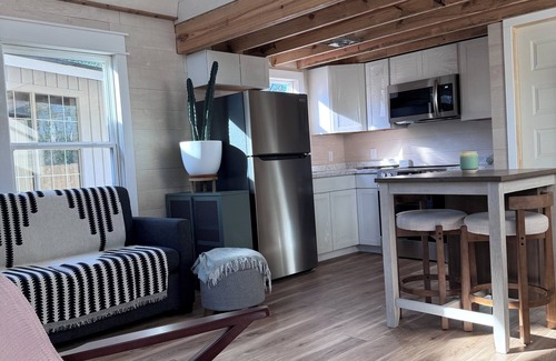 West San Antonio House | Modern Tiny Barn - Urban Oasis in San Antonio