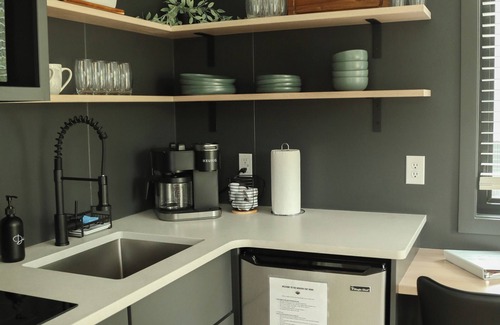 Milroy Cabin | Modern Tiny Home 28 w/Hot Tub!