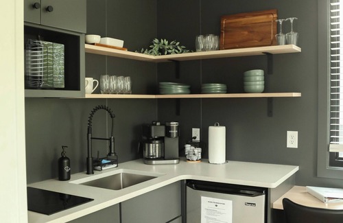 Milroy Cabin | Modern Tiny Home 32 w/Hot Tub!