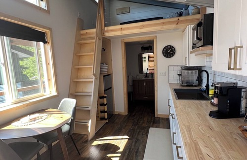 Bear Creek Cabin | Modern Tiny House in Seward - 5 Min to Harbor & Tours