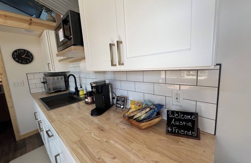 Bear Creek Cabin | Modern Tiny House in Seward - 5 Min to Harbor & Tours