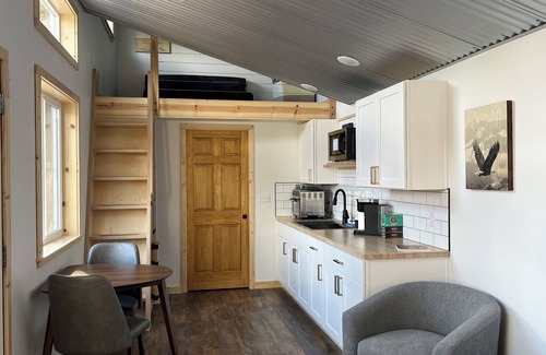 Bear Creek Cabin | Modern Tiny House in Seward - 5 Min to Harbor & Tours