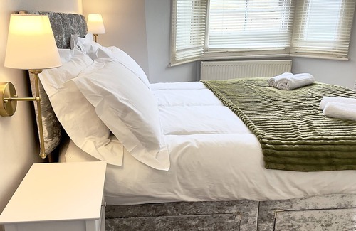 Dartmouth Park Apartment | Modern Town House Apartment, 1BDR & Garden, Emirates stadium & 10min kings Cross