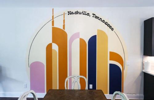 North Nashville House | Modern Townhome, Large Game Room, 10min to Downtown! Sleeps 10!