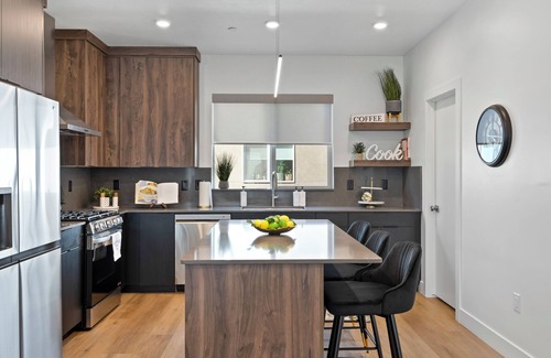 Capitol Hill House | Modern Townhome near Downtown - Skyline View
