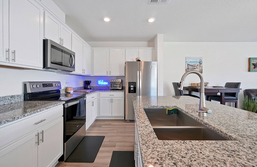 Sanford House | Modern Townhome w/Pool & Private Gym/Boombah Sports/SFB Airport/DT Sanford