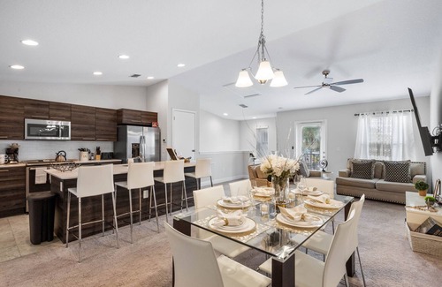 Haines City House | Modern Townhouse, Balmoral Resort Haines City Vacation Rentals