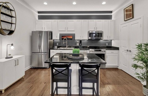 Charlotte Condo | Modern, Upscale 1-bedroom condo on the Rail Trail in South End Charlotte