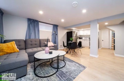 Northeast Edmonton House | Modern Urban Escape - King Bed - Pet Friendly - Clean!
