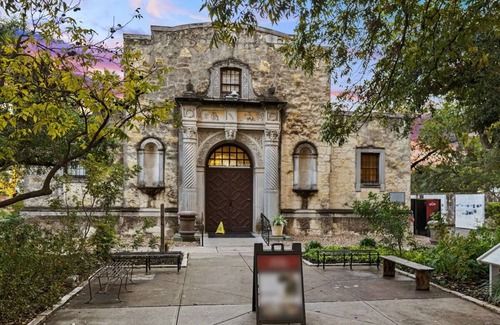 Downtown San Antonio Apartment | Modern Urban Retreat Steps from River Walk | Ideal for City Lovers & Explorers