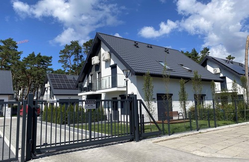 Dziwnowek House | Modern vacation home just 250m from the beach with private garden