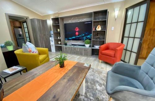 Worcester Apartment | Modern Van Riebeeck Park Accomodation
