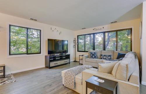 Vernon Apartment | Modern Vernon Township Condo Near Ski and Water Park