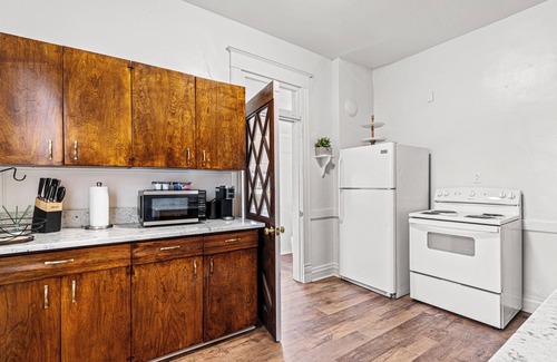 Pueblo House | Modern Victorian sleeps 6 trailer parking