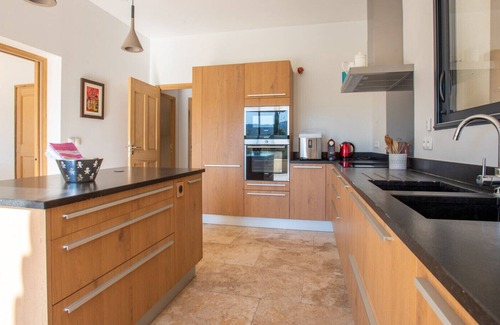 Mallemort Villa | Modern villa, magnificent view, not overlooked, Golf international Pont Royal