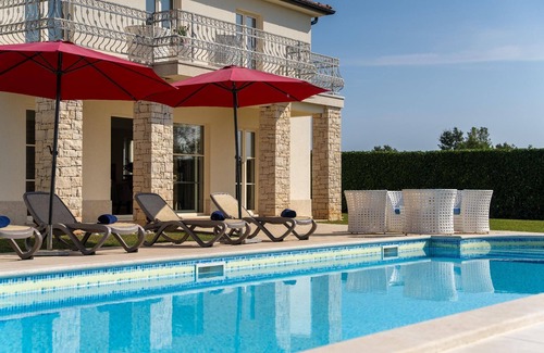 Labinci House | Modern villa for 12 people with pool