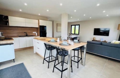 Vallon-Pont-d'Arc Villa | Modern villa with private pool in Vallon-Pont-d'Arc - 8 people