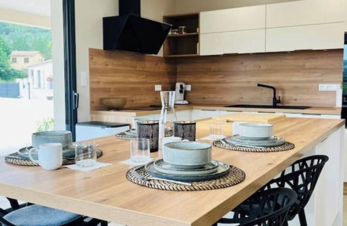 Vallon-Pont-d'Arc Villa | Modern villa with private pool in Vallon-Pont-d'Arc - 8 people