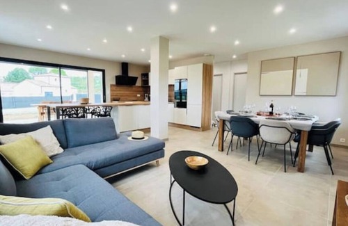 Vallon-Pont-d'Arc Villa | Modern villa with private pool in Vallon-Pont-d'Arc - 8 people