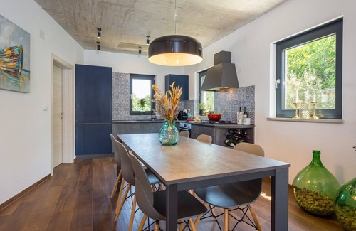 Vrznaveri Villa | Modern Villa Leonardo with an outdoor pool